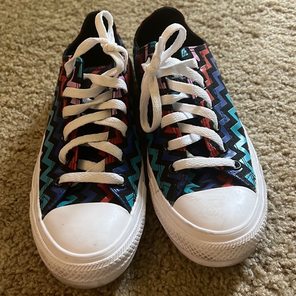 Converse - Picture 1 of 6